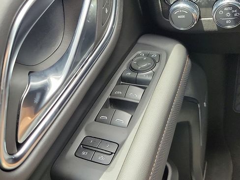 Used 2024 GMC Yukon AT4 AWD/4WD image 12