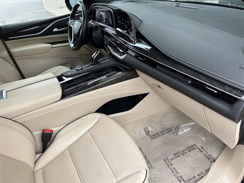 Used 2024 Cadillac Escalade Premium Luxury image 38