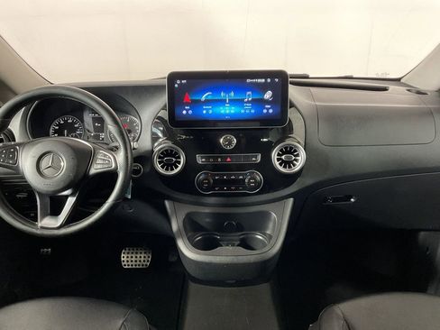 Used 2018 Mercedes-Benz Metris Passenger image 15