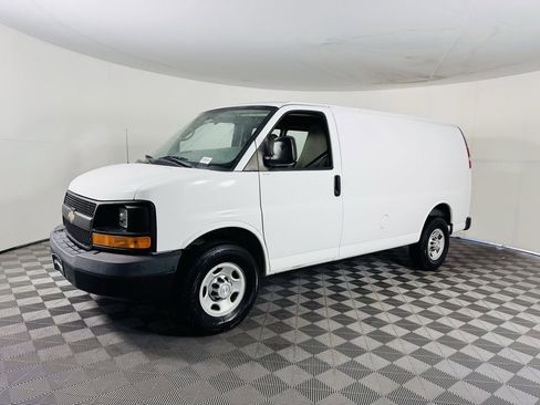 Used 2015 Chevrolet Express 2500 RWD image 4