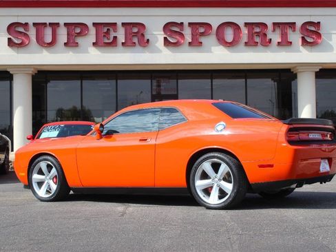 Used 2009 Dodge Challenger SRT8 w/ SRT Option Group II RWD image 5
