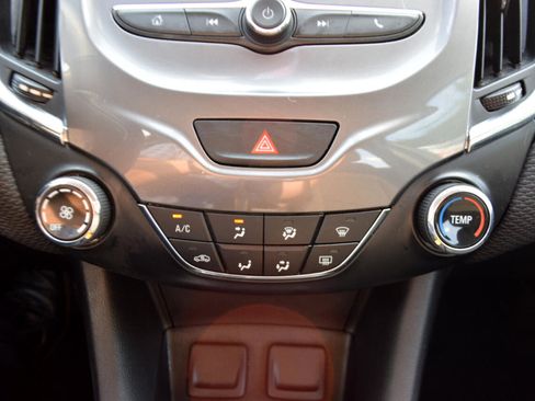 Used 2017 Chevrolet Cruze LT image 19