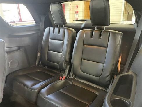 Used 2017 Ford Explorer XLT w/ Equipment Group 202A image 22