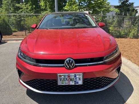 Used 2025 Volkswagen Jetta SE w/ Sunroof Package image 4