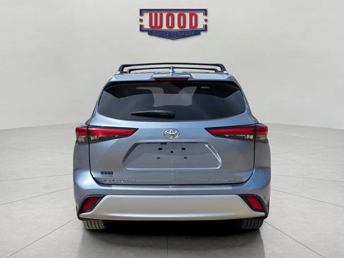 Used 2021 Toyota Highlander Platinum image 3