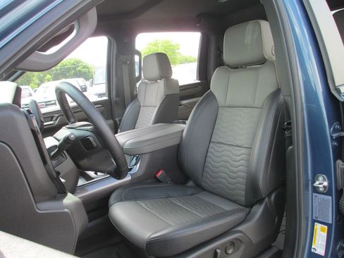Used 2024 Chevrolet Silverado 2500 ZR2 w/ Technology Package AWD/4WD image 20