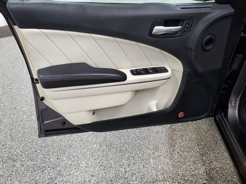 Used 2017 Dodge Charger SXT w/ AWD Premium Group image 12