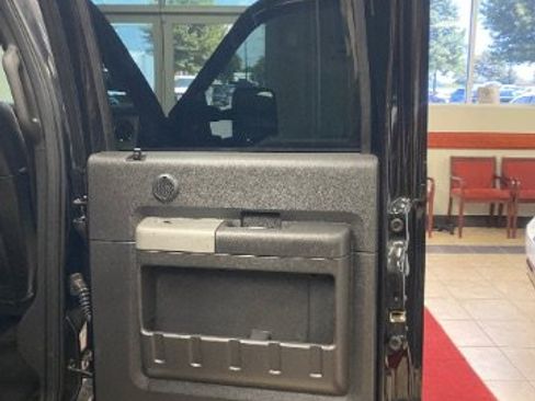 Used 2013 Ford F250 Lariat w/ Chrome Pkg RWD image 9