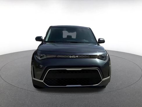 Used 2025 Kia Soul LX w/ LX Technology Package FWD image 3