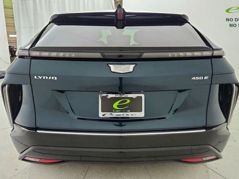Used 2025 Cadillac Lyriq Luxury w/ LPO, Floor Liner Package RWD image 5
