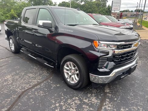 Used 2023 Chevrolet Silverado 1500 LT AWD/4WD image 5