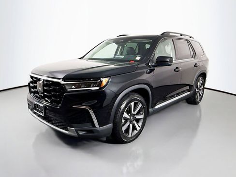 Used 2023 Honda Pilot Touring image 3