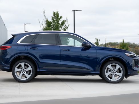 New 2025 Audi Q5 Premium Plus image 3