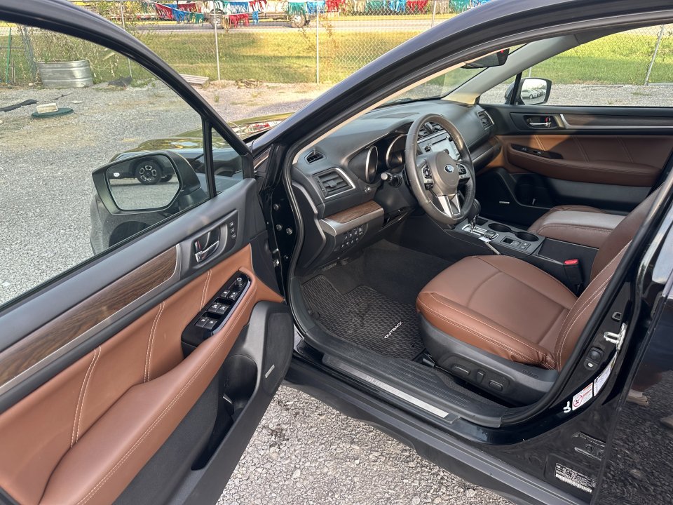 Used 2017 Subaru Outback 3.6R Touring AWD/4WD image 15