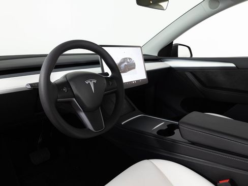 Used 2024 Tesla Model Y Long Range AWD/4WD image 12