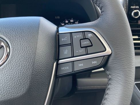 New 2026 Toyota Sienna XLE image 18