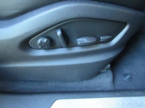 Used 2023 Porsche Cayenne AWD/4WD image 23