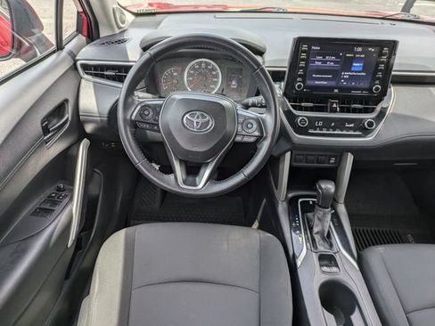 Used 2022 Toyota Corolla Cross LE w/ Moonroof Package FWD image 16