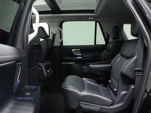 Used 2025 Ford Expedition Max Platinum AWD/4WD image 13
