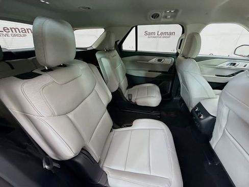 Used 2025 Ford Explorer Active w/ Active Comfort Package image 28