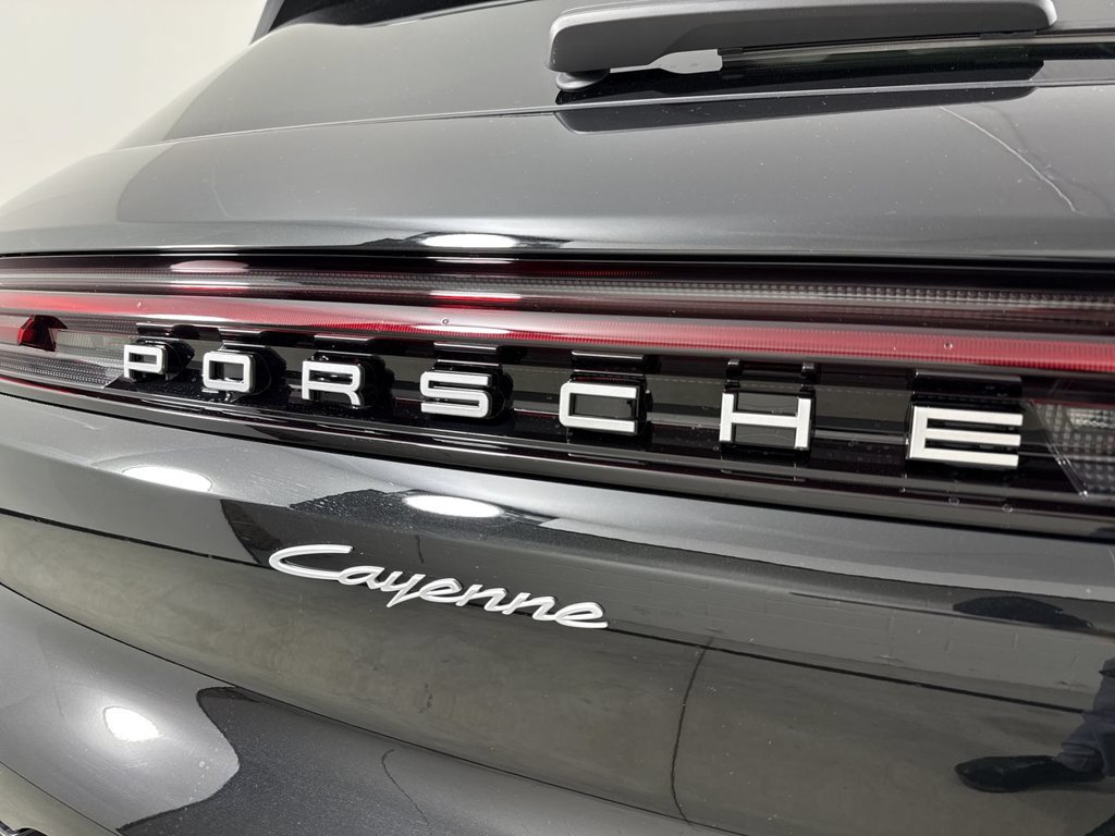Certified 2026 Porsche Cayenne AWD/4WD image 18