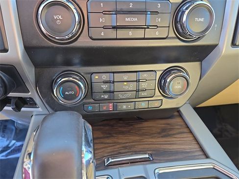 Used 2019 Ford F150 Lariat image 29