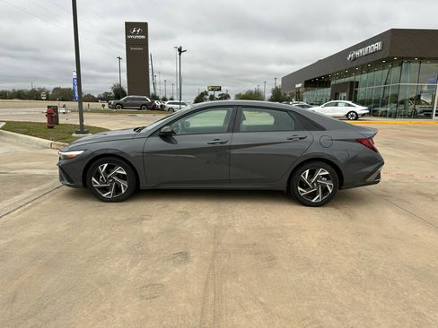 Used 2025 Hyundai Elantra Sport image 8
