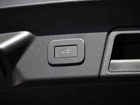 New 2026 Land Rover Range Rover Velar Dynamic SE image 37