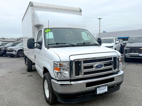 Used 2025 Ford E-350 and Econoline 350 Super Duty w/ Power Equipment Group image 1