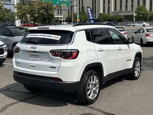 Used 2024 Jeep Compass Latitude w/ Sun and Sound Group AWD/4WD image 3