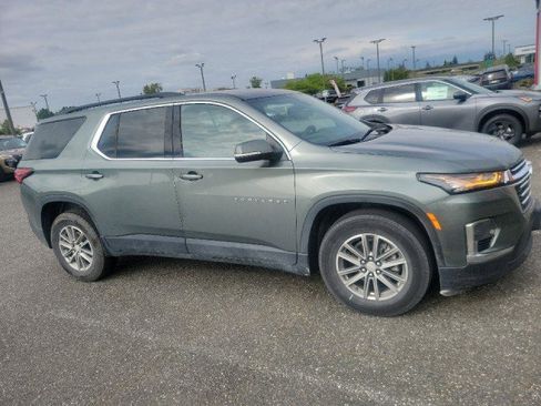 Used 2023 Chevrolet Traverse LT FWD image 2