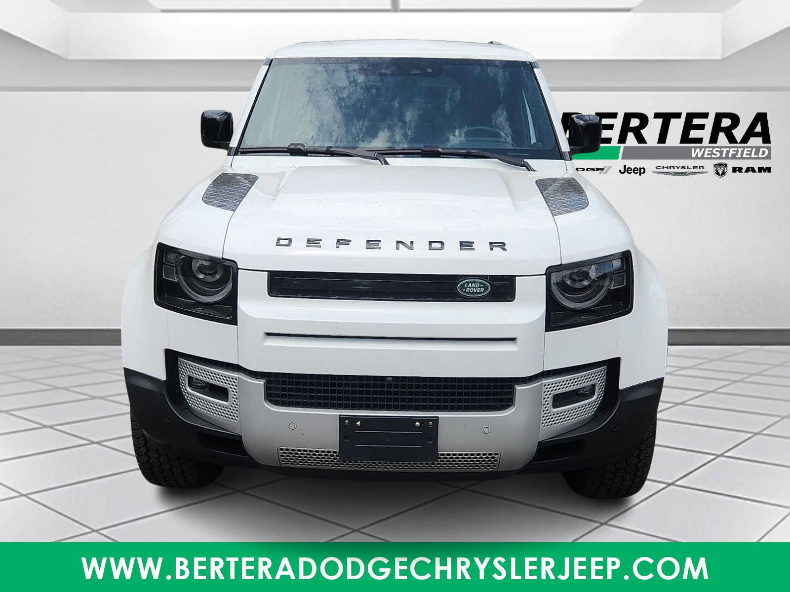 Used 2025 Land Rover Defender 110 S AWD/4WD image 2