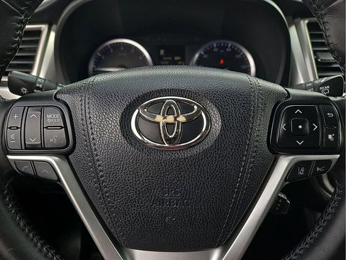 Used 2018 Toyota Highlander XLE AWD/4WD image 20