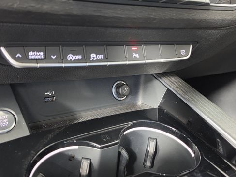 Used 2021 Audi A4 2.0T Premium w/ Convenience Package AWD/4WD image 31