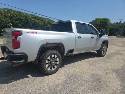 Used 2022 Chevrolet Silverado 2500 Custom w/ Custom Value Package AWD/4WD image 9
