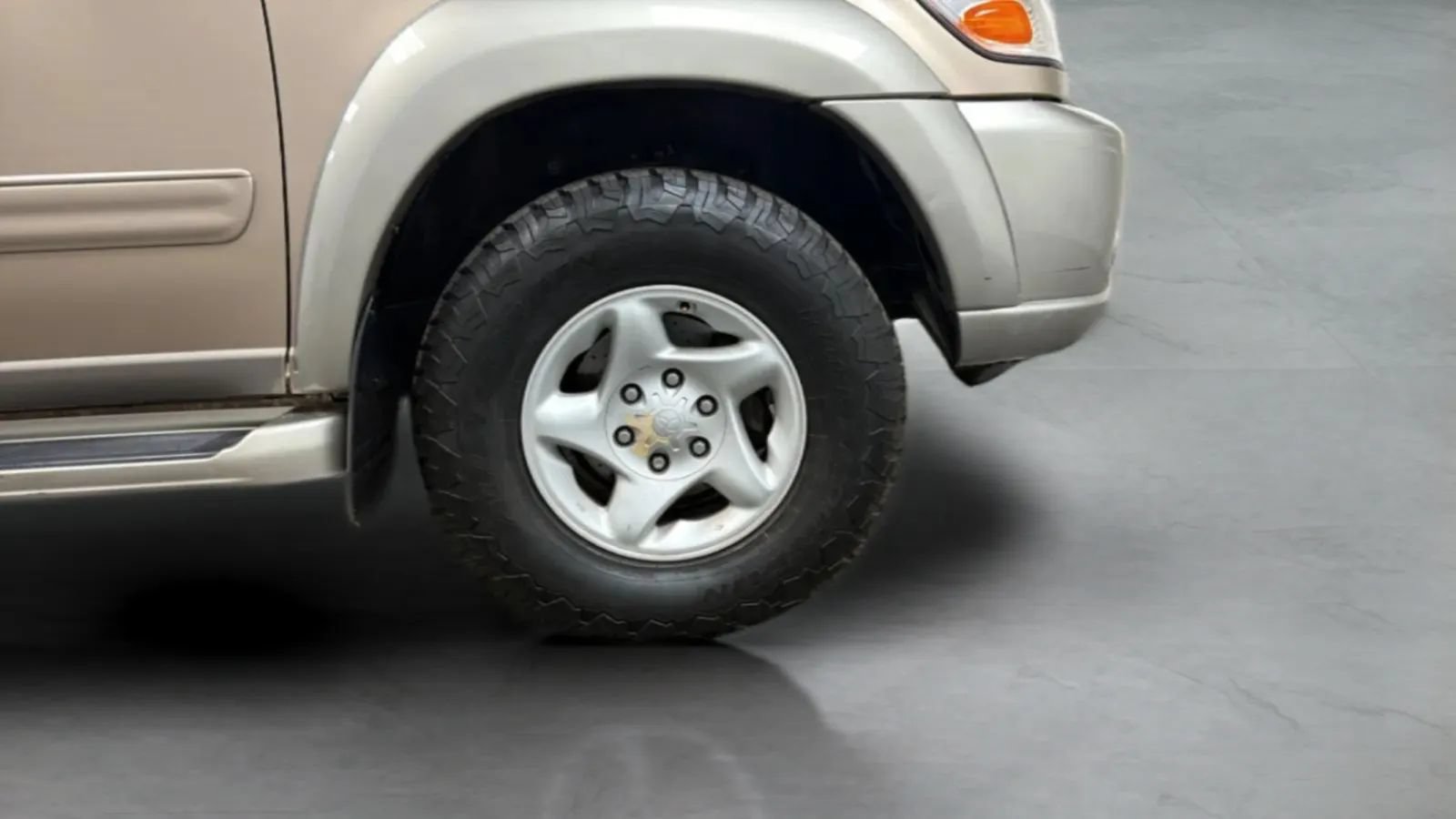 Used 2002 Toyota Sequoia SR5 w/ Preferred Pkg AWD/4WD image 24