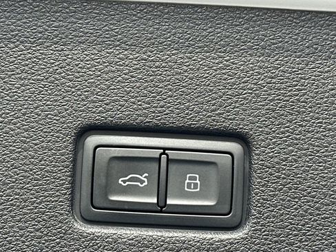 Used 2023 Audi Q8 Premium Plus image 34