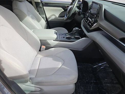 Used 2020 Toyota Highlander LE image 20