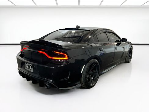 Used 2019 Dodge Charger R/T w/ Plus Group RWD image 4