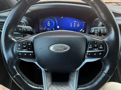 Used 2020 Ford Explorer Platinum w/ Premium Technology Package AWD/4WD image 23