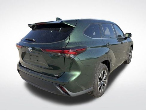 Used 2024 Toyota Highlander XLE image 8