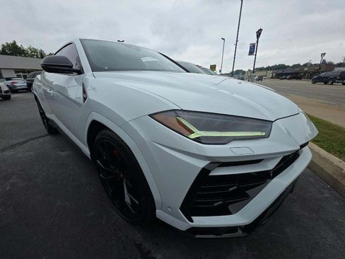 Used 2022 Lamborghini Urus AWD/4WD image 4