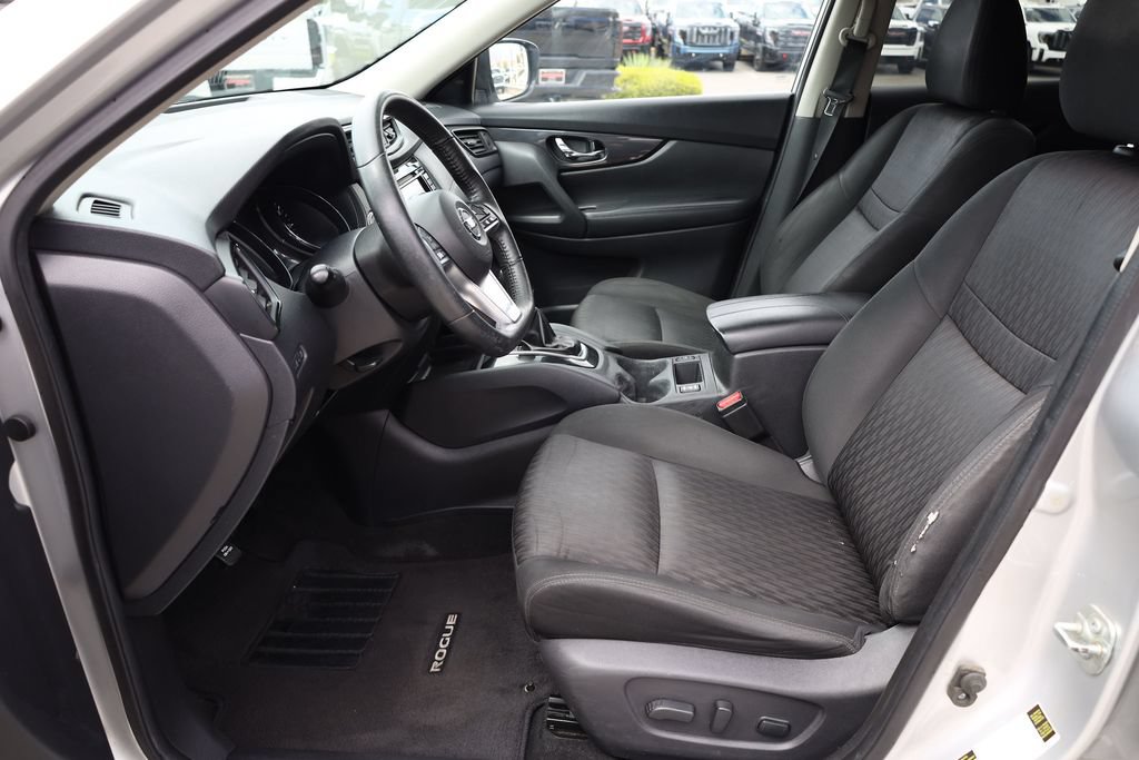 Used 2020 Nissan Rogue SV AWD/4WD image 11