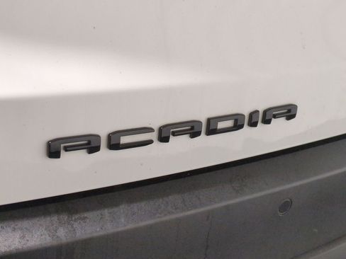 Used 2023 GMC Acadia SLE w/ Driver Convenience Package image 13