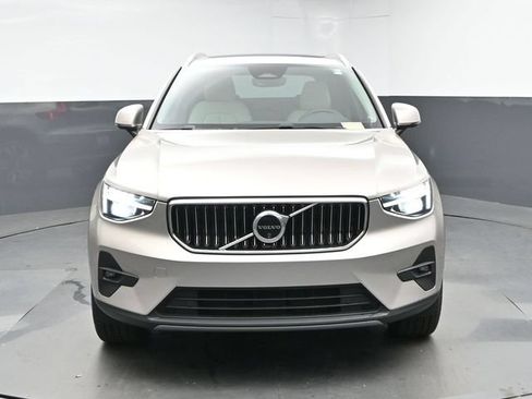 Used 2024 Volvo XC40 B5 Plus w/ Climate Package AWD/4WD image 3