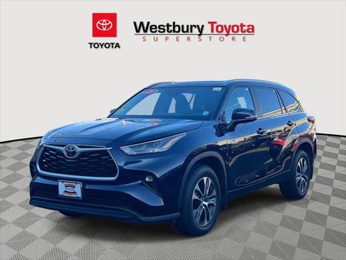 Certified 2023 Toyota Highlander XLE image 5