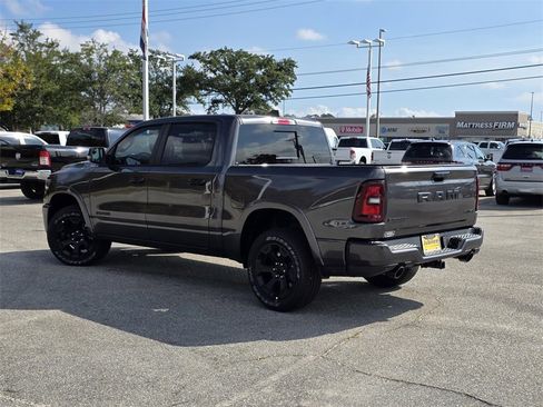 New 2026 RAM 1500 4x4 Crew Cab image 4