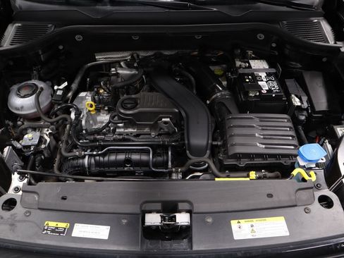 Used 2025 Volkswagen Taos SE FWD image 17