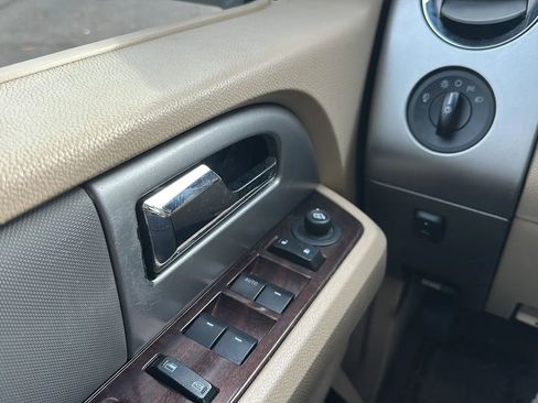 Used 2013 Ford Expedition XLT image 22