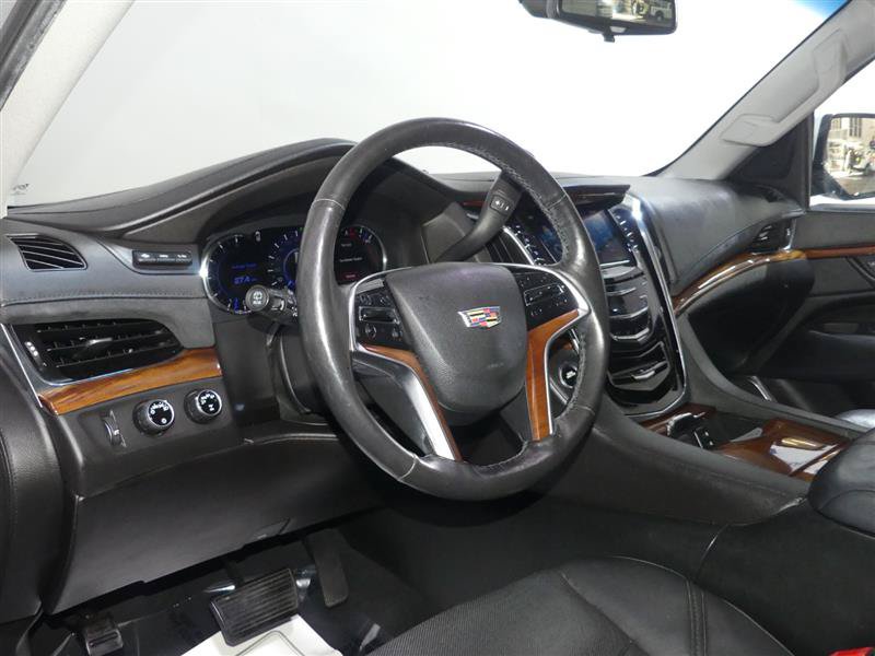 Used 2017 Cadillac Escalade Luxury AWD/4WD image 23